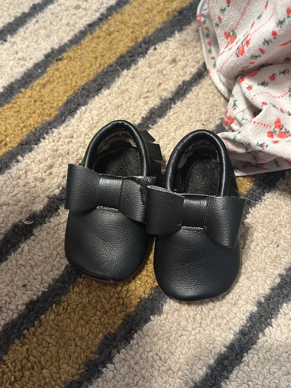 Kids Black Bow-Accent Soft Moccasins